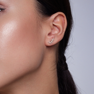 Złote kolczyki z cyrkoniami nausznice