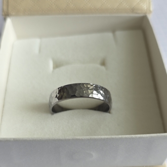 Obrączki z tantalu KRZ/T/ML2 młotkowana szer. 6mm