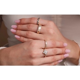 Złoty pierścionek z czarno-białymi cyrkoniami