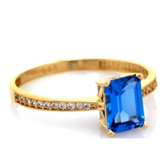 Złoty pierścionek z niebieskimi i białymi cyrkoniami