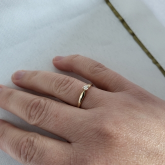 Złoty pierścionek zaręczynowy z cyrkonią PM002