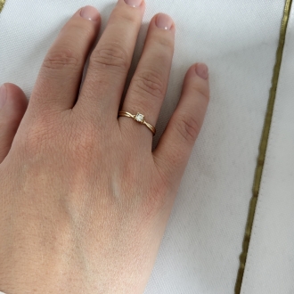 Złoty pierścionek zaręczynowy z cyrkonią PM003