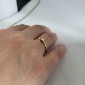 Złoty pierścionek zaręczynowy z cyrkonią PM003