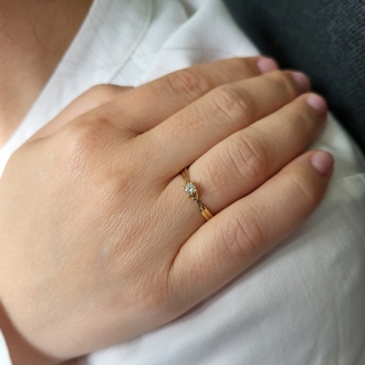 Złoty pierścionek zaręczynowy z cyrkonią PM003