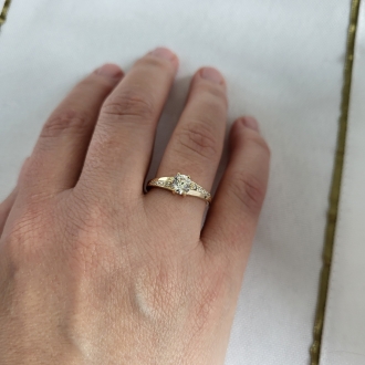 Złoty pierścionek zaręczynowy z cyrkoniami PM012