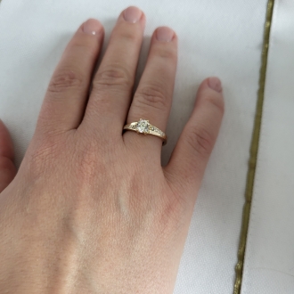 Złoty pierścionek zaręczynowy z cyrkoniami PM012