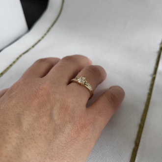 Złoty pierścionek zaręczynowy z cyrkoniami PM012