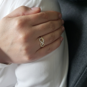 Złoty pierścionek z cyrkoniami  i znakiem nieskończoności PM019