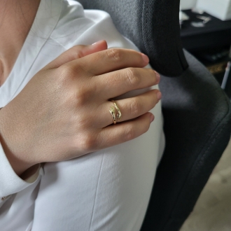 Złoty pierścionek objęcie PM020