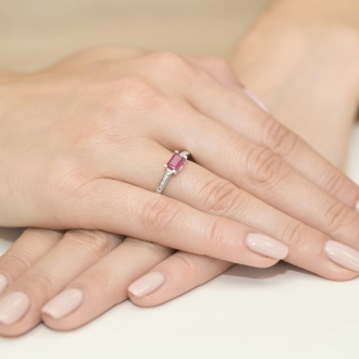 Pierścionek z białego złota z rubinem i brylantami BD105R/W