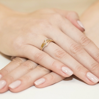 Złoty pierścionek zaręczynowy z brylantami 0.03ct BD114/9K