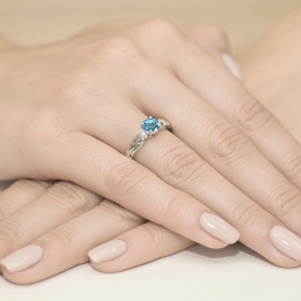 Pierścionek zaręczynowy z białego złota z topazem i brylantami BD14T/W