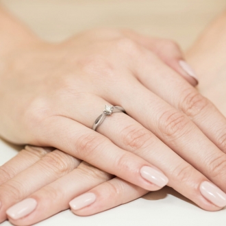 Pierścionek zaręczynowy z białego złota z brylantem 0.12ct BD171/W