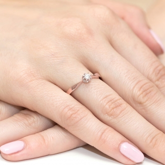 Pierścionek z różowego złota z brylantem 0.15ct BD173/R