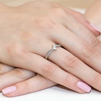 Pierścionek zaręczynowy z białego złota z brylantami 0.18ct BD177/W