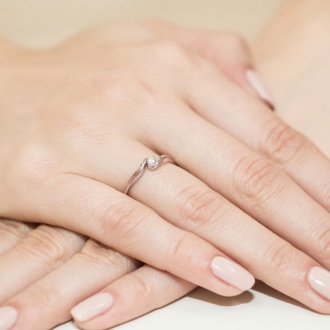 Pierścionek z różowego złota z brylantem 0.08ct BD211/08/R