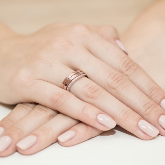 Pierścionek z różowego złota z brylantami 0.09ct BD214/R