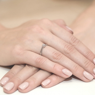 Pierścionek zaręczynowy z białego złota z brylantem 0.10ct BD21/W