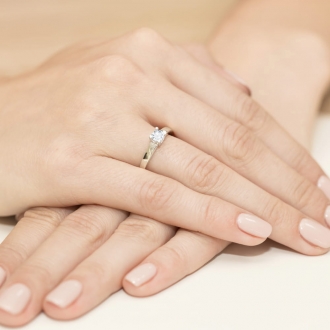 Pierścionek zaręczynowy z białego złota z brylantem 0.25ct BD225B/25/W