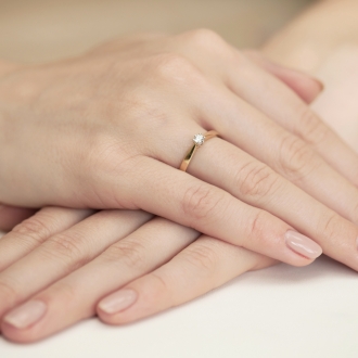 Pierścionek zaręczynowy z brylantem 0.10ct BD229