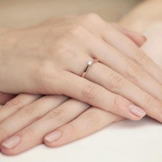 Pierścionek z różowego złota z brylantem 0.10ct BD229/R