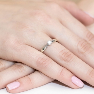 Pierścionek zaręczynowy z białego złota z brylantem 0.20ct BD241/W