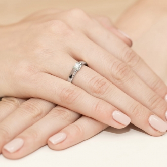 Pierścionek zaręczynowy z białego złota z brylantem 0.10ct BD249/W