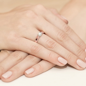 Pierścionek z różowego  złota z brylantem 0.10ct BD249/R