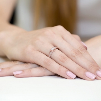 Pierścionek z różowego złota z brylantami 0.10ct BD269/R