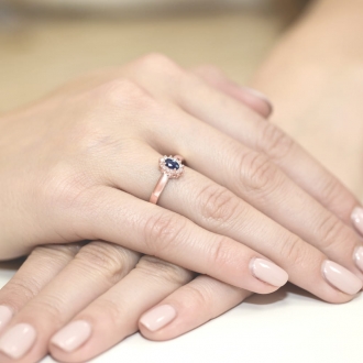 Pierścionek z różowego złota z szafirem i brylantami BD26/R