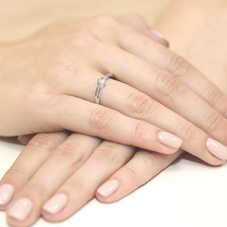 Pierścionek zaręczynowy z białego złota z brylantem 0.05ct BD27/W