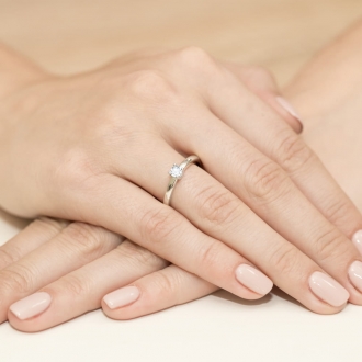 Pierścionek zaręczynowy z białego złota z brylantem 0.20ct BD292/W