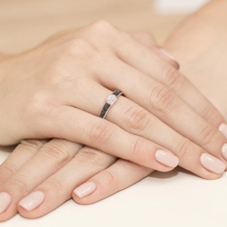 Pierścionek z różowego złota z brylantami BD297/R