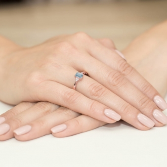 Pierścionek z różowego złota z topazem i brylantami BD2T/R