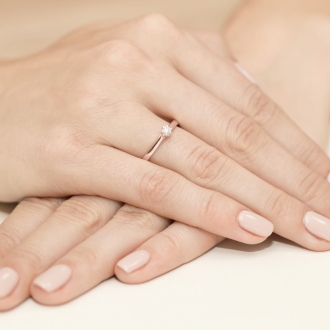 Pierścionek z różowego złota z brylantem 0.09ct BD311/R
