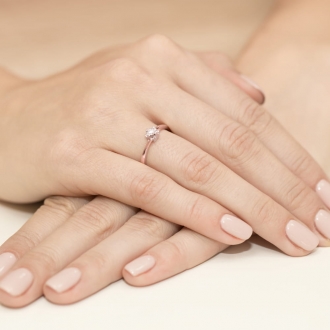 Pierścionek z różowego złota z brylantem 0.10ct BD318/R