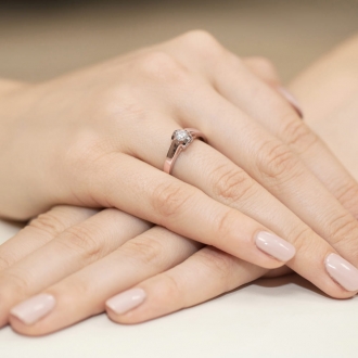 Pierścionek z różówego złota z brylantem 0.30ct BD320/30/R