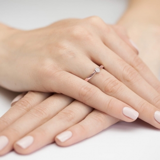Pierścionek z różowego złota z brylantami 0.04ct BD322/R