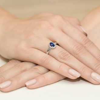 Pierścionek zaręczynowy z białego złota z szafirem i brylantami BD330S/W