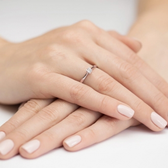 Pierścionek z różowego złota z brylantem 0.15ct BD335/R