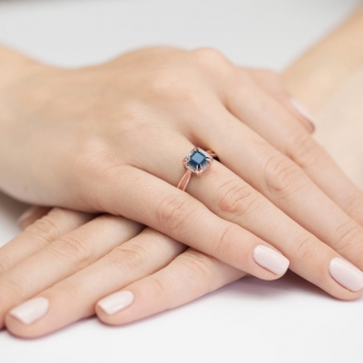 Pierścionek z różowego złota z szafirem i brylantami BD358/R