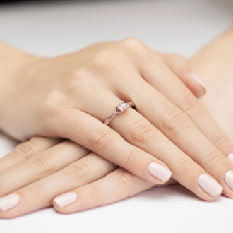 Pierścionek z różowego złota z brylantem 0.08ct BD361/R
