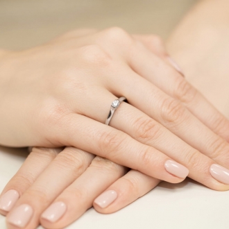 Pierścionek zaręczynowy z białego złota z brylantem 0.15ct BD369/W