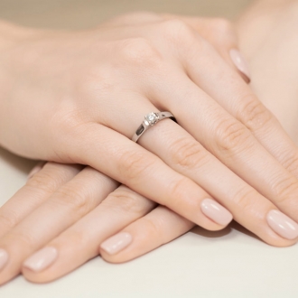 Pierścionek zaręczynowy z białego złota z brylantem 0.18ct BD381/W