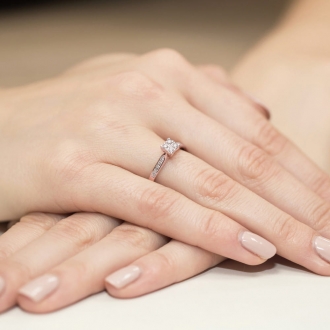 Pierścionek z różowego złota z brylantami 0.16ct BD402/R