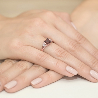 Pierścionek z różowego złota z granatem i brylantami BD40BG/R