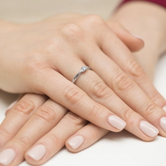 Pierścionek zaręczynowy z białego złota z brylantami 0.13ct BD428/W