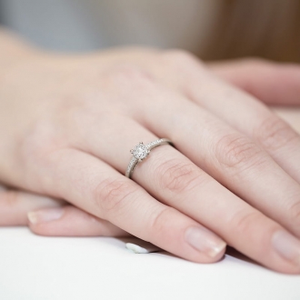 Pierścionek zaręczynowy z białego złota z brylantami 0.12ct BD55/W