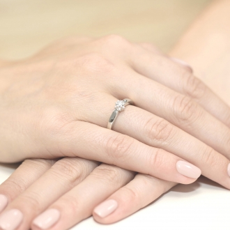 Pierścionek zaręczynowy z białego złota z brylantem 0.15ct BD61/W