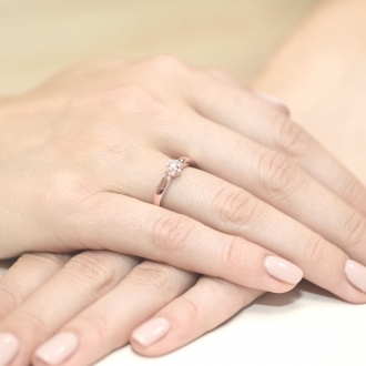 Pierścionek z różowego  złota z brylantem 0.15ct BD61/R